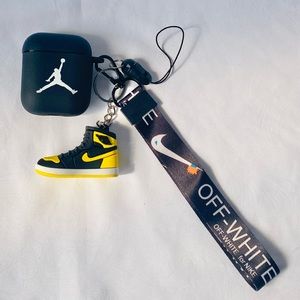 Nike AirPod 1/2 case with keychain sneaker